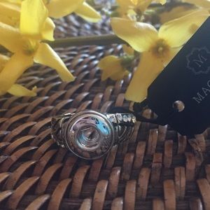 Magnolia and Vine Mini Lalique Stretch ring